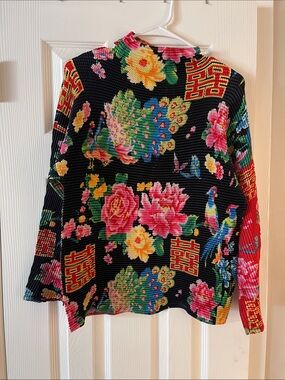 Source Unknown Black Long-Sleeve Floral & Peacock Print Top